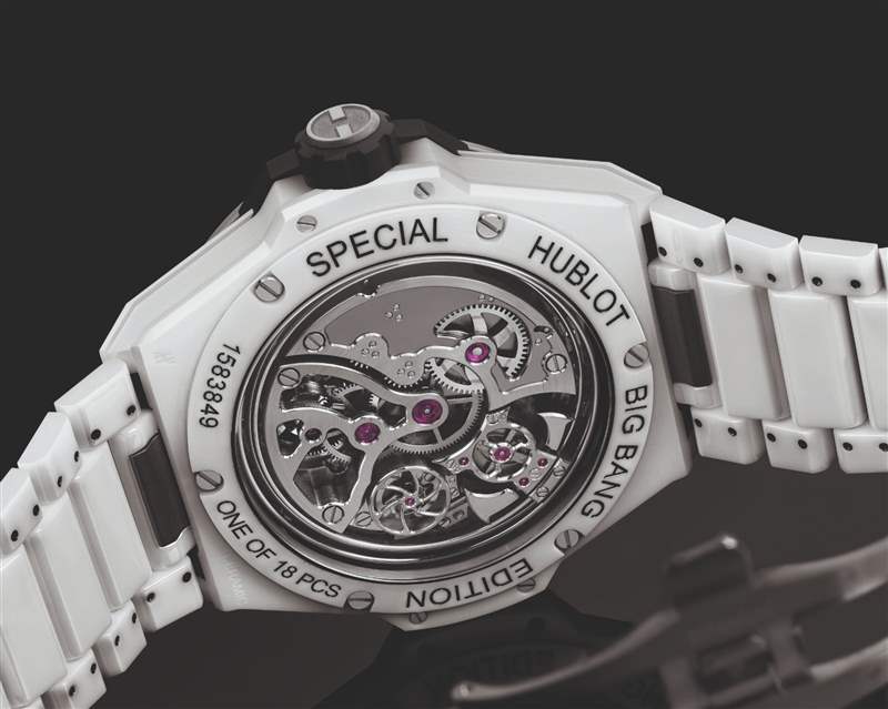 HUBLOT宇舶極致工藝表現(xiàn)一體式陶瓷陀飛輪三問(wèn)腕表技術(shù)要求極高-復(fù)刻表