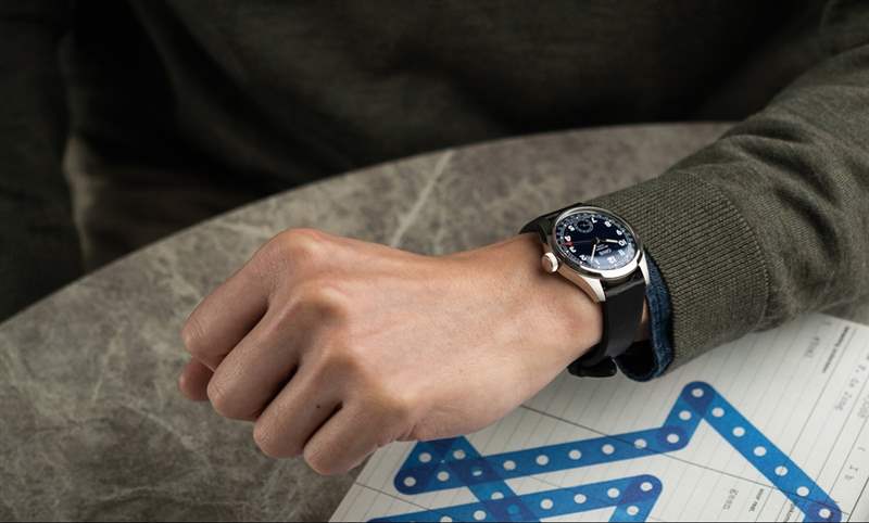 這款實用經典，藏著讓人會心一笑的趣味｜Oris Big Crown Calibre 403指針式日歷表-復刻表