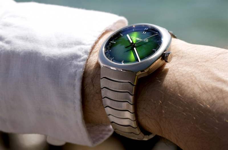 H. Moser & Cie.的Matrix Green極光綠煙熏表盤,已經不是第一次現身,亦是H. Moser & Cie.其中一 H. Moser & Cie. Streamliner帶來超優雅的一體式設計!-復刻表