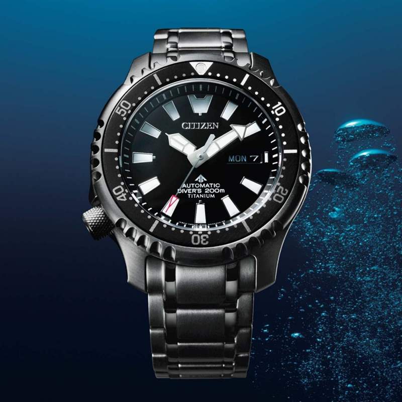 1970年推出全球首枚鈦金屬腕表– X-8 Chronometer。 超級鈦?技術(shù)50周年亞洲限量版|型格黑魂CITIZEN PROMASTER 200M潛水機(jī)械腕表-復(fù)刻表