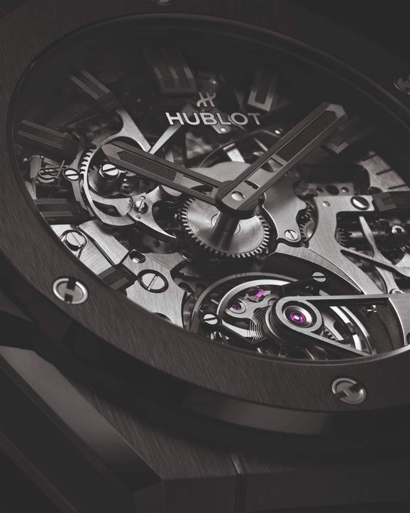 HUBLOT宇舶極致工藝表現(xiàn)一體式陶瓷陀飛輪三問(wèn)腕表技術(shù)要求極高-復(fù)刻表