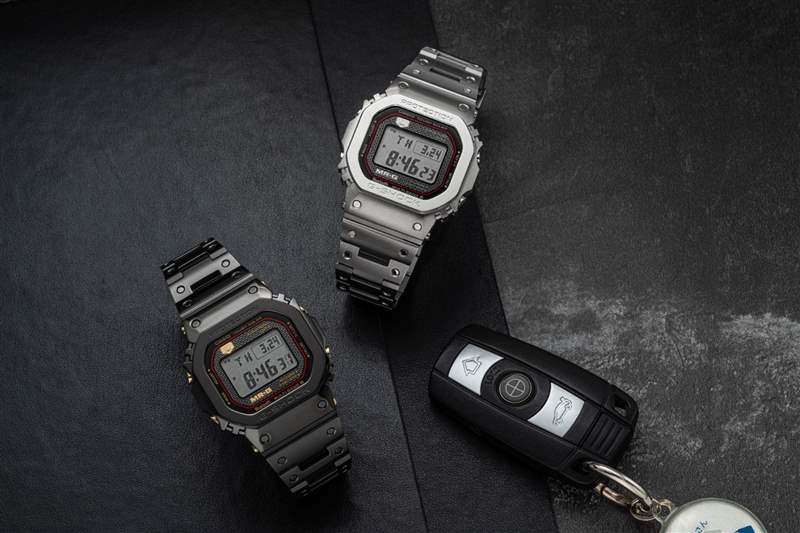 MRG-B5000B-1 （黑）建議零售價(jià)：35,980港元；MRG-B5000D-1（銀）建議零售價(jià)：31,180港元（圖片來源：G-SHOCK）