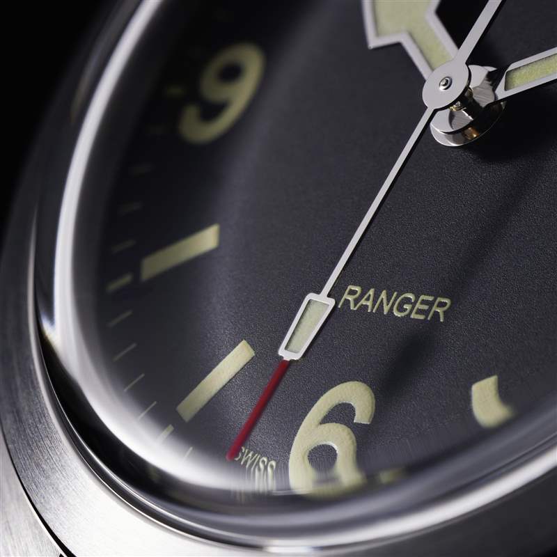 6點(diǎn)鐘位置印上「RANGER」，秒針尖端涂上標(biāo)志性紅色（圖片來源：Tudor）