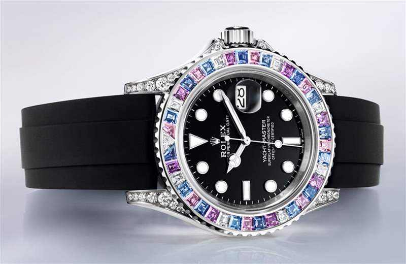 Rolex 繼玫瑰金糖果圈后,勞力士2022年再推出表圈鑲有寶石的Yacht-Master 40新作126679SABR。 (Rolex) Rolex Yacht-Master彩虹圈手表表殼鑲上彩色寶石、鉆石低調(diào)奢華-復(fù)刻表