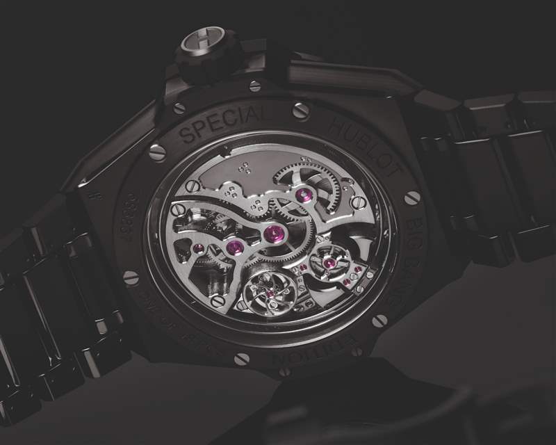 HUBLOT宇舶極致工藝表現(xiàn)一體式陶瓷陀飛輪三問(wèn)腕表技術(shù)要求極高-復(fù)刻表
