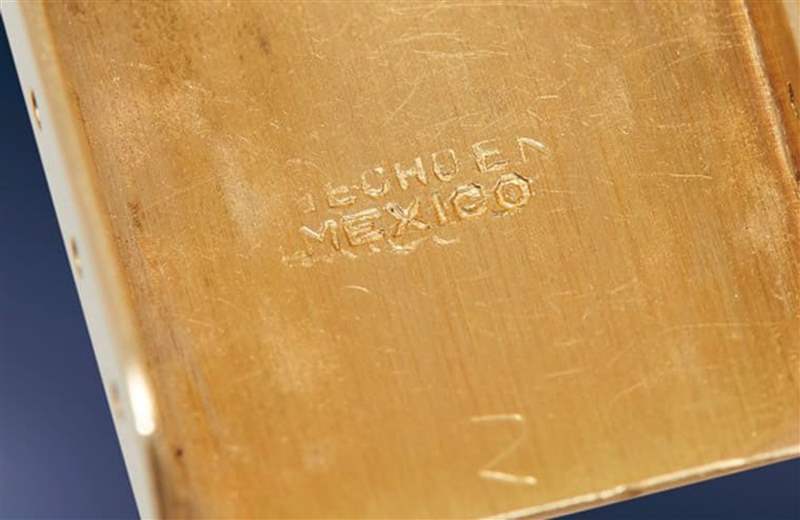 表扣內(nèi)側(cè)刻有“Hecho in Mexico”字樣,顯示零件是在墨西哥制造。 (Source:Phillips) Rolex Paul Newman Daytona 6264將拍賣(mài)激罕檸檬面手表估值千萬(wàn)-復(fù)刻表