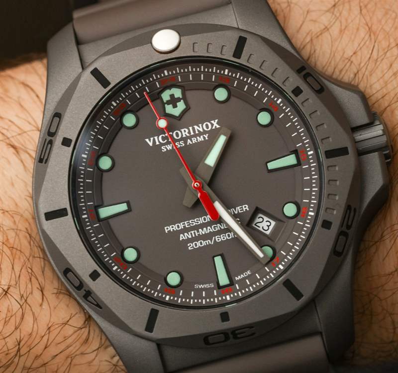 Victorinox 瑞士軍 INOX 專業(yè)潛水員鈦手表動手-復(fù)刻表