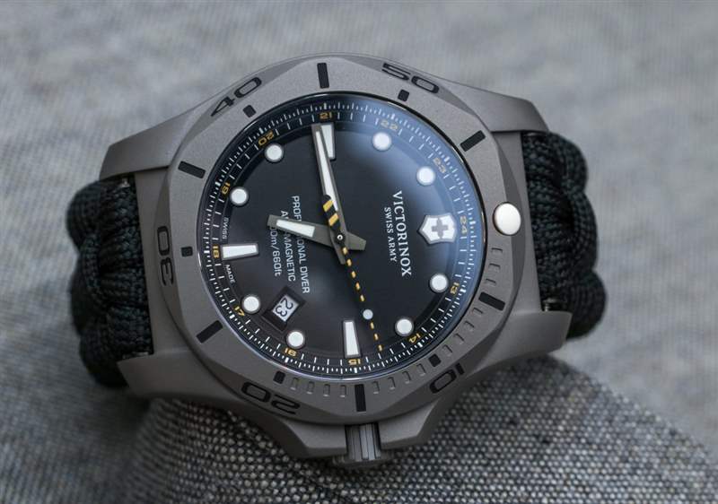 Victorinox 瑞士軍 INOX 專業(yè)潛水員鈦手表動手-復(fù)刻表