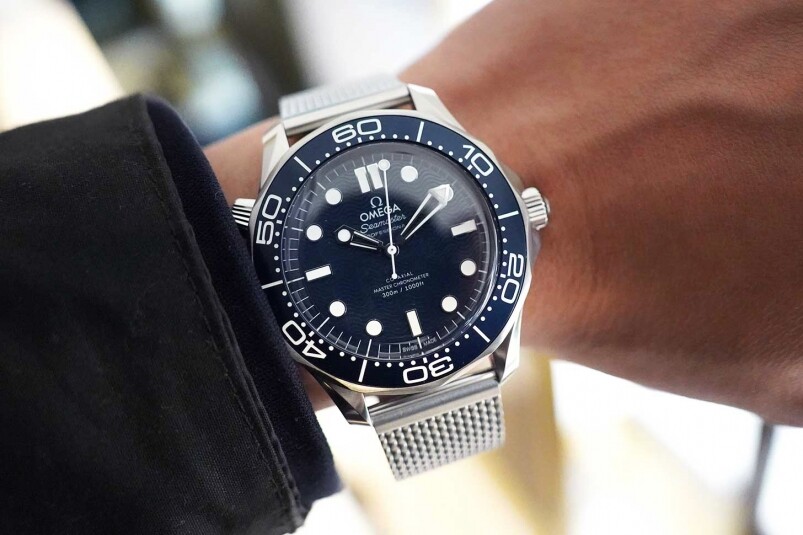 James Bond登上銀幕60年！全新OMEGA James Bond 60周年Seamaster Diver 300M登場-復刻表