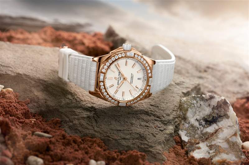 SUPER CHRONOMAT AUTOMATIC 38超級機(jī)械計(jì)時(shí)自動(dòng)腕錶38(圖片來源:Breitling) Breitling航空經(jīng)典Navitimer70周年聯(lián)乘國泰GMT腕表限量200枚-復(fù)刻表