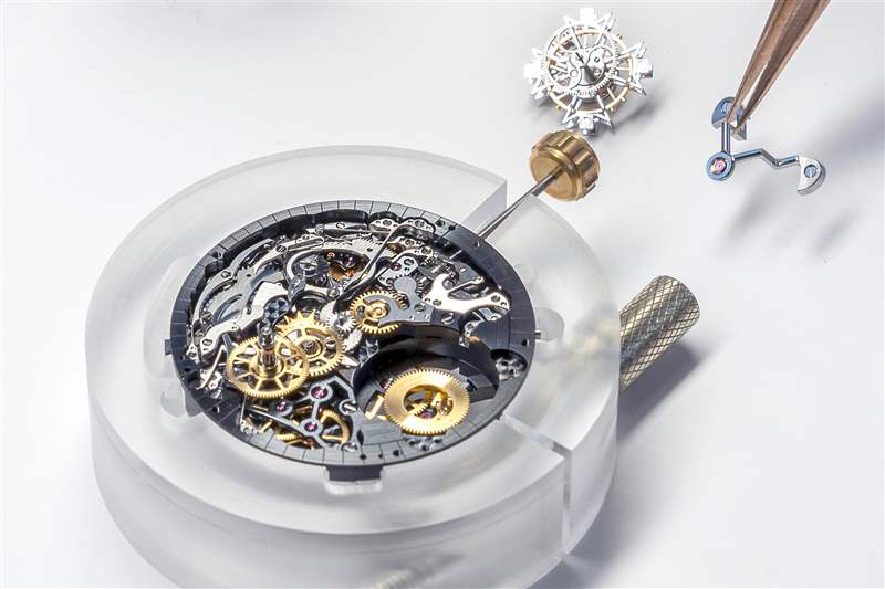 隆重推出江詩丹頓Les Cabinotiers三問報時陀飛輪追針單按鈕計時碼表堪稱杰作,擁有2022年最長的Watches & Wonders名稱-復刻表