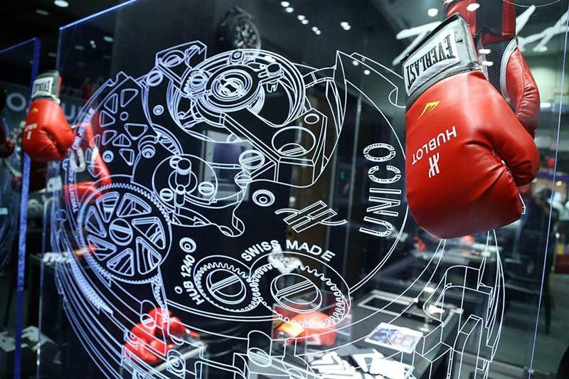主要鐘表愛好者弗洛伊德·梅威瑟(Floyd Mayweather)在帕奎奧(Pacquiao)比賽中佩戴宇舶(Hublot)標志-復刻表