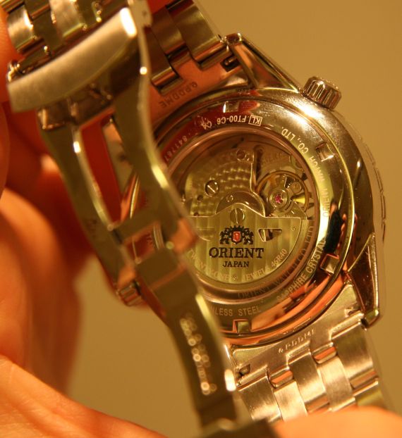 orient-cft00004b-watch-back 東方賽車CFT00004B終結者同款半鏤空手表-復刻表