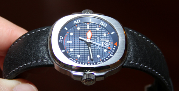 約翰艾薩克日內(nèi)瓦波濤洶涌的海浪手表評論-復刻表