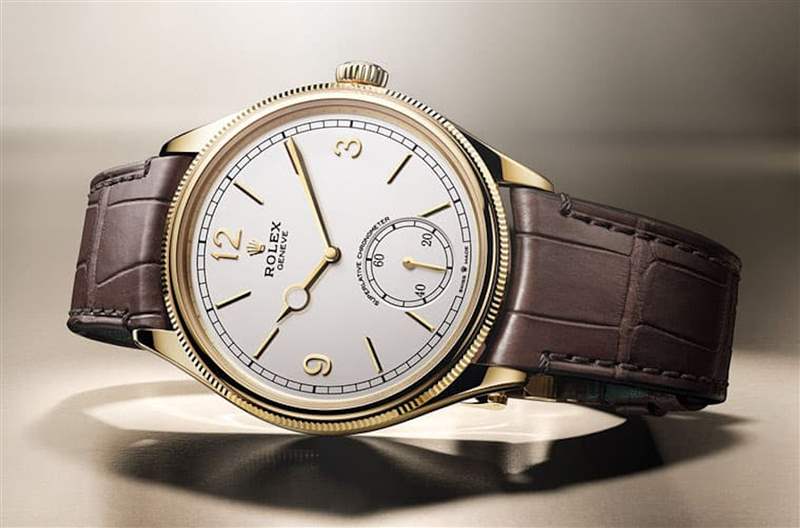 勞力士1908系列登場(chǎng)。 (Rolex官網(wǎng)) 勞力士1908正裝表透明底蓋增賞玩性名字背后意義非凡-復(fù)刻表