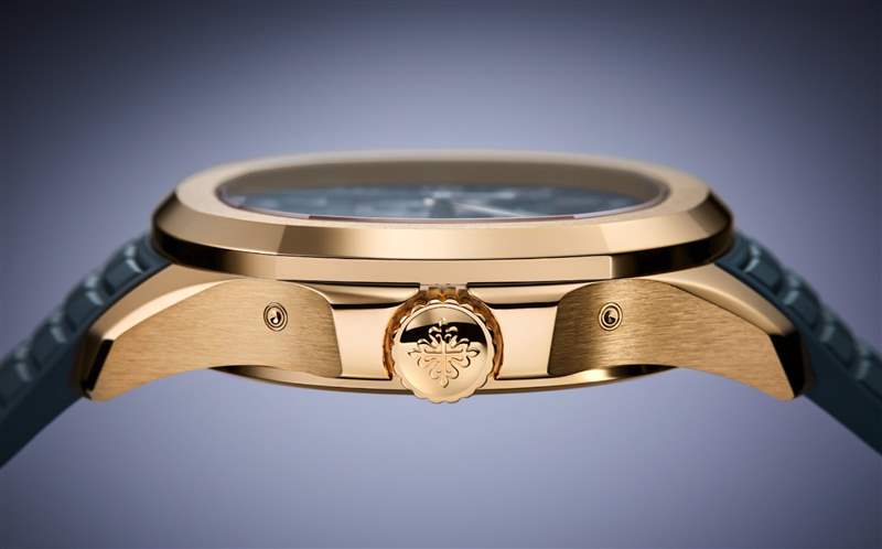 表冠兩側有隱藏式按把可以快調各項日歷顯示。 （PATEK PHILIPPE）