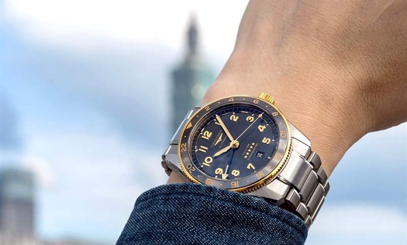 為此地與彼時,都鍍上Golden Hour:浪琴表Spirit Zulu Time,新增18K黃金細(xì)節(jié)-復(fù)刻表