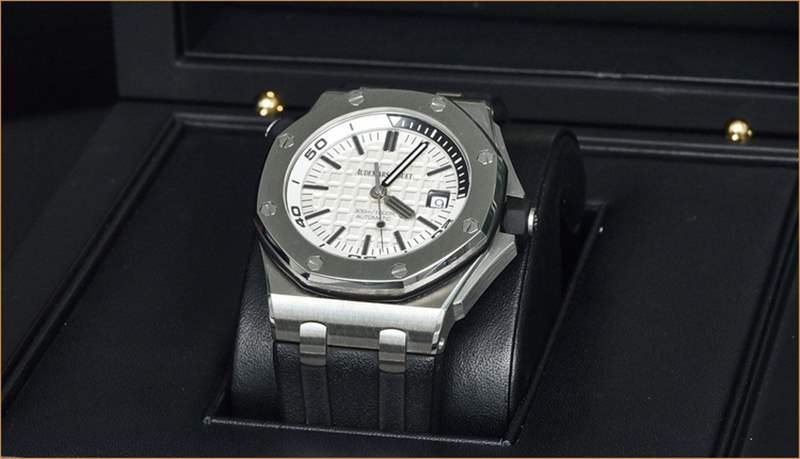 愛(ài)彼江詩(shī)丹頓哪個(gè)好